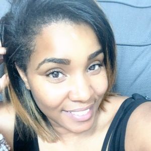 Meet your Posher, Khalilia